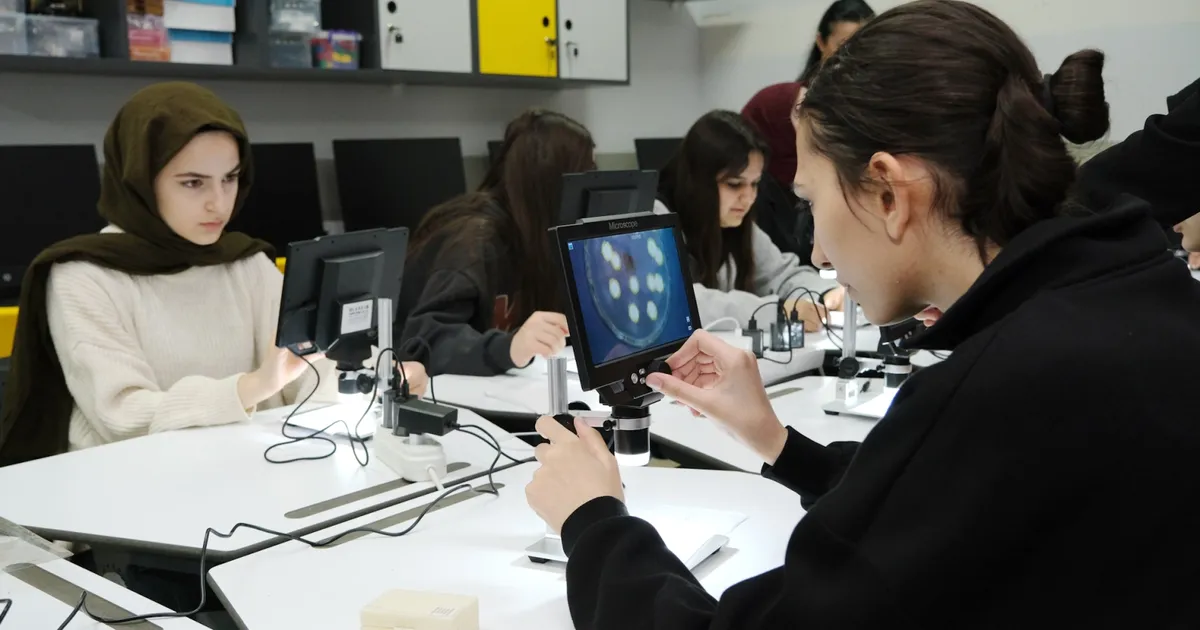 Bursa’da kızlarla bilimsel ve teknolojik buluşma