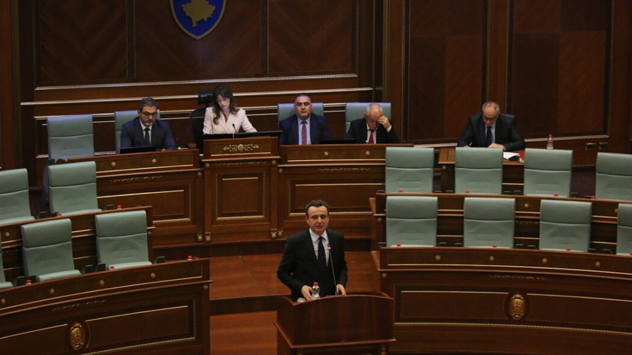 Kosova’da yeni hükümet Meclisten güven oyu aldı